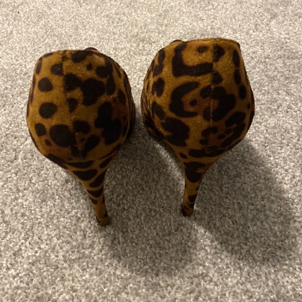 Pumps - Picture 2 of 4